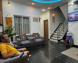 Shree Radha Vallabh Palace 800 m from Prem Mandir - Vrindavan