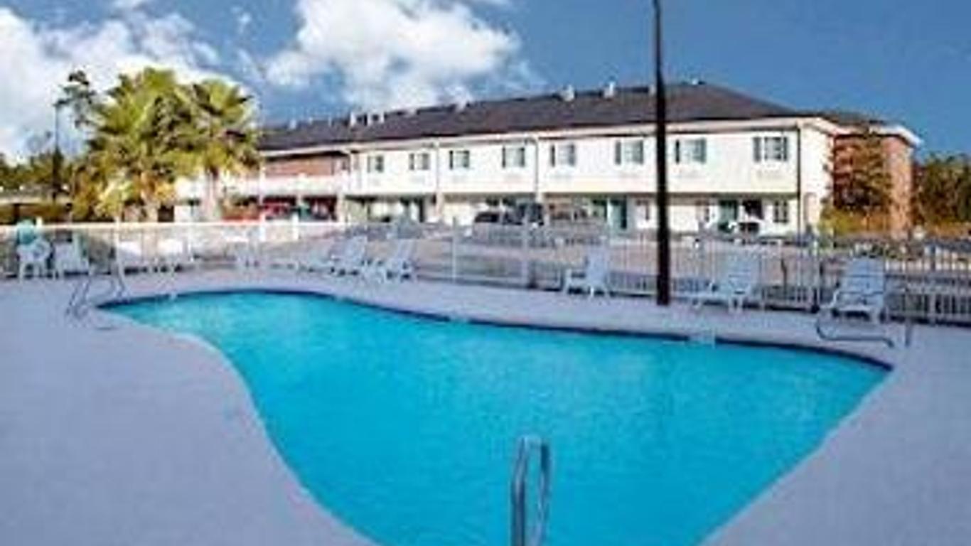 Guest Cottage & Suites By OYO Brunswick/Golden Isles