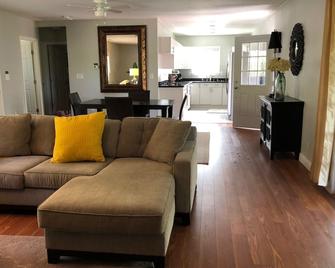 Luxurious House In Walnut Creek on 1 acre setting - Walnut Creek - Living room