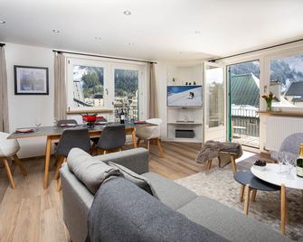 Le Panoramic Mont Blanc Apartment - Chamonix All Year - شامونيكس-مون-بلان - غرفة معيشة
