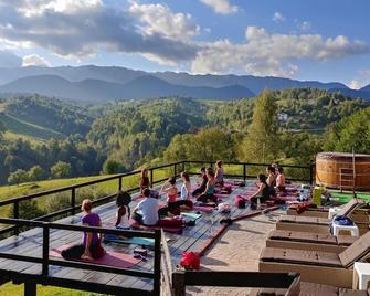 Akasha Retreat - Nature, Yoga & Wellness, Healthy Food & Drinks - Peştera
