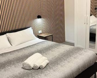 Tiburtina Urban Rooms - Roma - Habitación