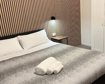 Tiburtina Urban Rooms - Rome - Bedroom