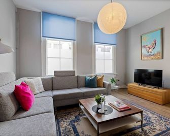 Beautiful refurbished and decorated apartment located in the heart of Gouda. - Gouda - Salon