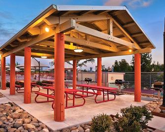 Tennis, Lakes, 10th Fairway, Wyndham Angels Camp Resort - Angels Camp - Innenhof