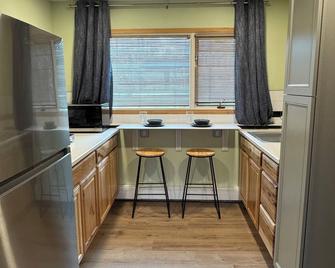 The Bear Den Studio in Anchorage - Anchorage - Kitchen