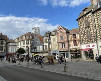 Appartement Le Temple Auxerre Centre Ville - Auxerre - Outdoors view
