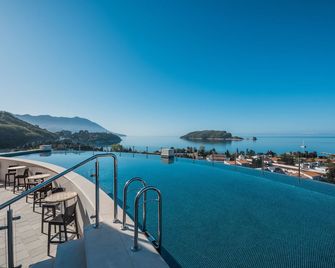 Iberostar Waves Slavija - Budva - Pool