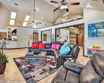 Riverfront DeLand Home w/ Pool, Near Daytona! - DeLand - Living room