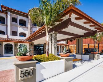 La Quinta Inn & Suites by Wyndham Santa Cruz - Santa Cruz - Building