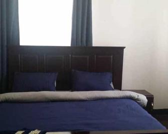 Banana house overlooking Mt. Kilimanjaro. - Moshi - Bedroom