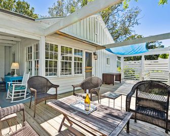 808 E Ashley - The Board and Batten - 3 Bedrooms near Ocean - Folly Beach - Patio
