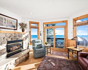 Boutique Luxury On Lake Superior! Stunning Viewssunrise/Moonwavesromantic - Beaver Bay - Sala de estar