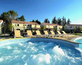 Ardèche Horizon, Appartement climatisé avec Terrasse, Piscine et Parking - Vallon-Pont-d'Arc - Piscine
