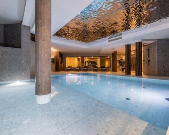 Hotel Fanat - Split - Bể bơi