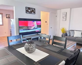 Charming 3-bedroom house in Delmont with WiFi and AC - Delmont - Dining room