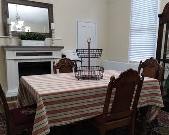 Historic three-bedroom house in Hearne, Texas. - Hearne - Jídelna