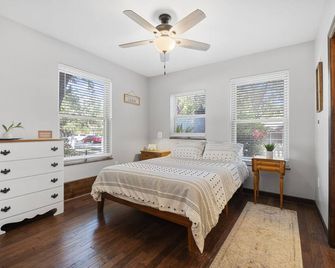 Cozy Cottage-Historic Rockledge-Walk To River - Rockledge - Bedroom