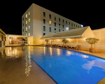 Hotel Hex - Managua - Piscina