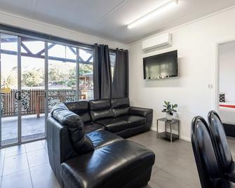 The Grampians Motel - Halls Gap - Living room