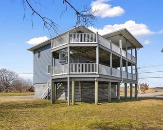 Captain's Quarters - Frederica - Edificio