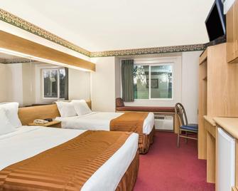 Boarders Inn & Suites by Cobblestone Hotels - Brush - Brush - Bedroom
