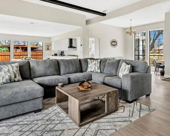 Lakefront Home w/ Game Room + outdoor oasis with firepit with a large king suite - Rockwall - Living room