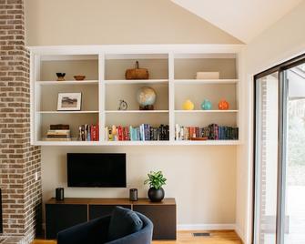Bungalow on Seabrook Island - Seabrook Island - Living room