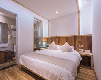 Wuyi Mountain Ancient Street Forest Living England Time Inn - Nanping - Bedroom