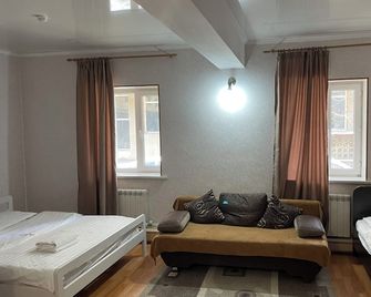 FiveSeasons Inn - Almaty - Quarto