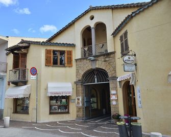 Izzhome Vittorio Emanuele - Pula