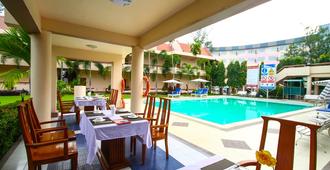 City Golf Resort Hotel - Rangún - Alberca