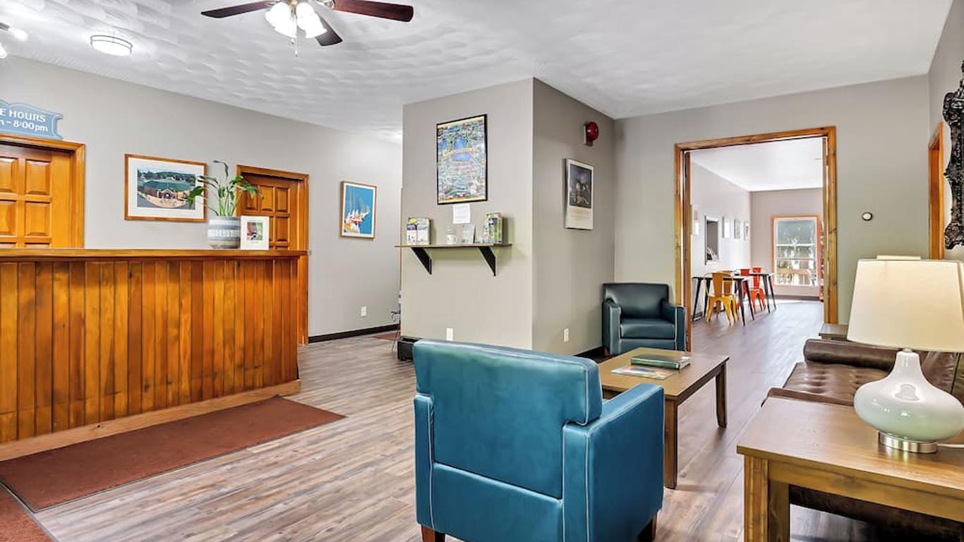 Bayside Inn & Marina