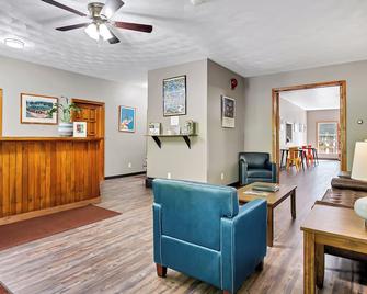 Bayside Inn & Marina - Cooperstown - Living room