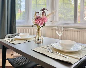 Lovely Studio 30min to Central London - London - Restaurant