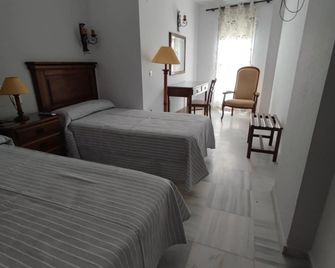 هوتل كيرفانتس - بطليوس - غرفة نوم