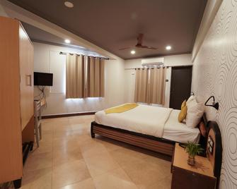 The Treat Hotel - Margao - Bedroom