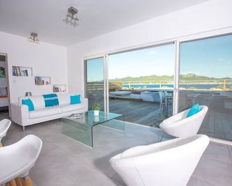 Cliff House - Simpson Bay - Sala de estar