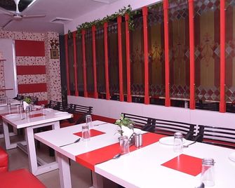 Mid Town Hotels & Banquets - Morādābād - Restaurante