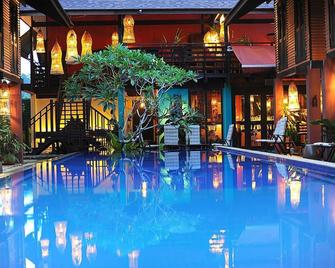 The Village House - Kuching - Pool