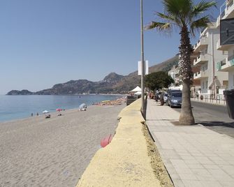B&B Il Mare degli Dei - Letojanni - Strand