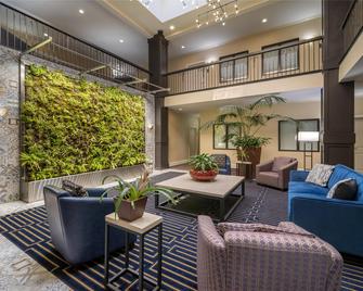 Best Western Plus Palm Court Hotel - Davis - Lobby