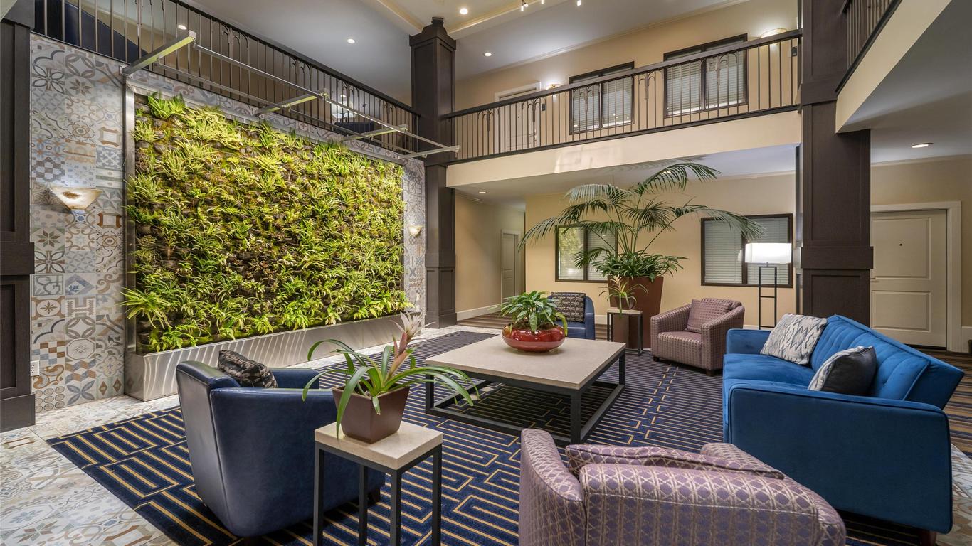 Best Western Plus Palm Court Hotel
