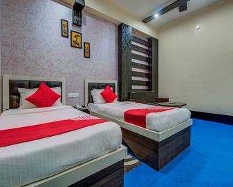 OYO 22376 Hotel Delight - Dhanbād - Bedroom