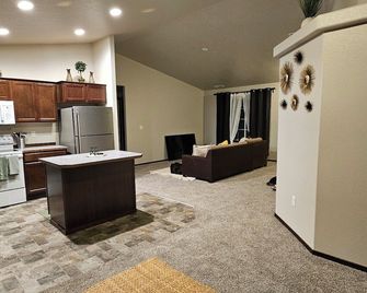 Brand new charming 3-bedroom house with AC and WiFi in wonderful Umatilla - Umatilla