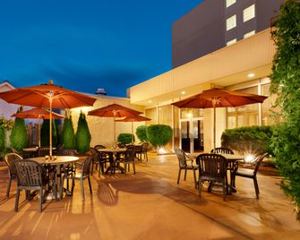 Holiday Inn Norwich By IHG - Norwich - Patio