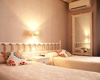 Hostal Los Molinos - Navahermosa - Habitación