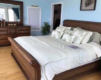 Winter Weekend Special Feb 21 - 23 999 and Sunday stay PM till after sunset! - Beach Haven - Bedroom