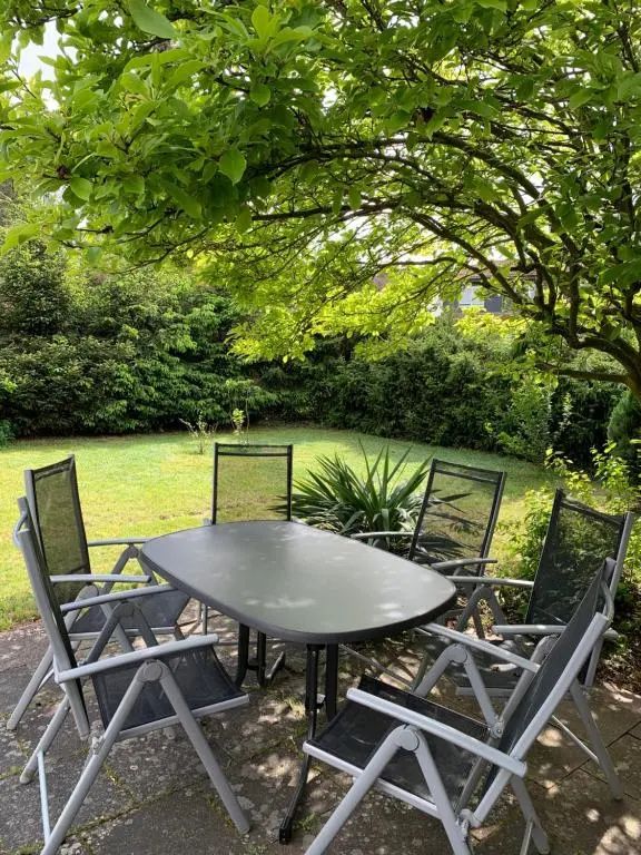 Ferienwohnung mit Garten in Köln - קלן - פטיו