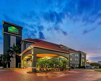 La Quinta Inn & Suites by Wyndham Alamo - McAllen East - Alamo - Edificio